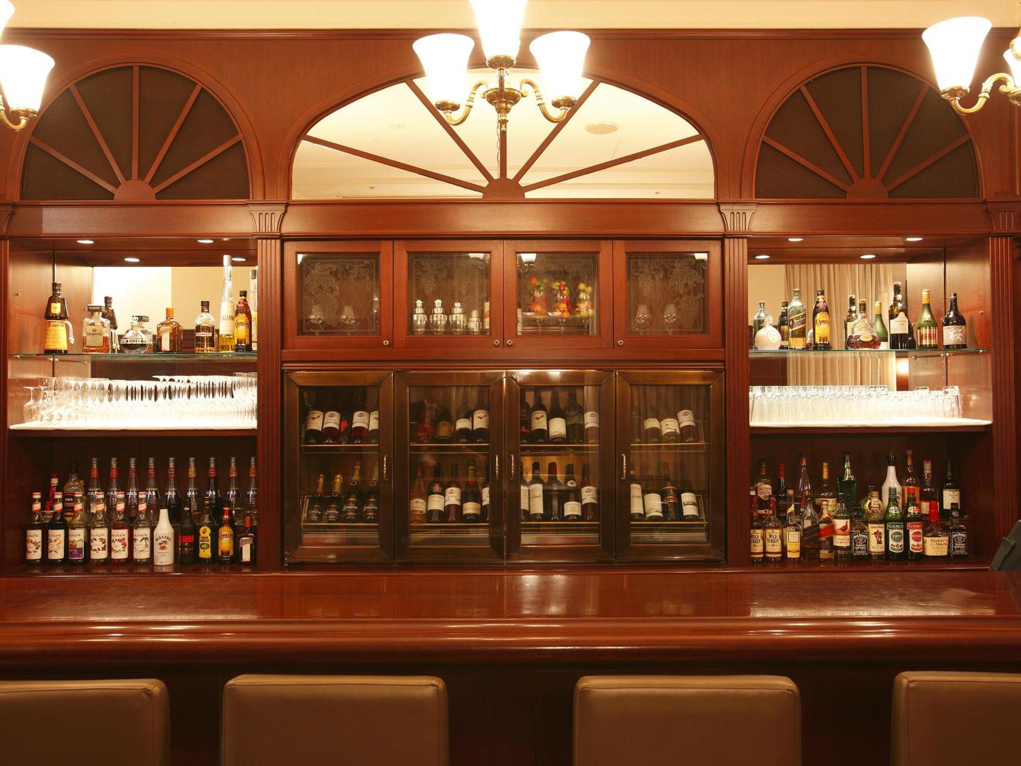 Hotel Den Haag Huis Ten Bosch Sasebo Zewnętrze zdjęcie A bar in a hotel